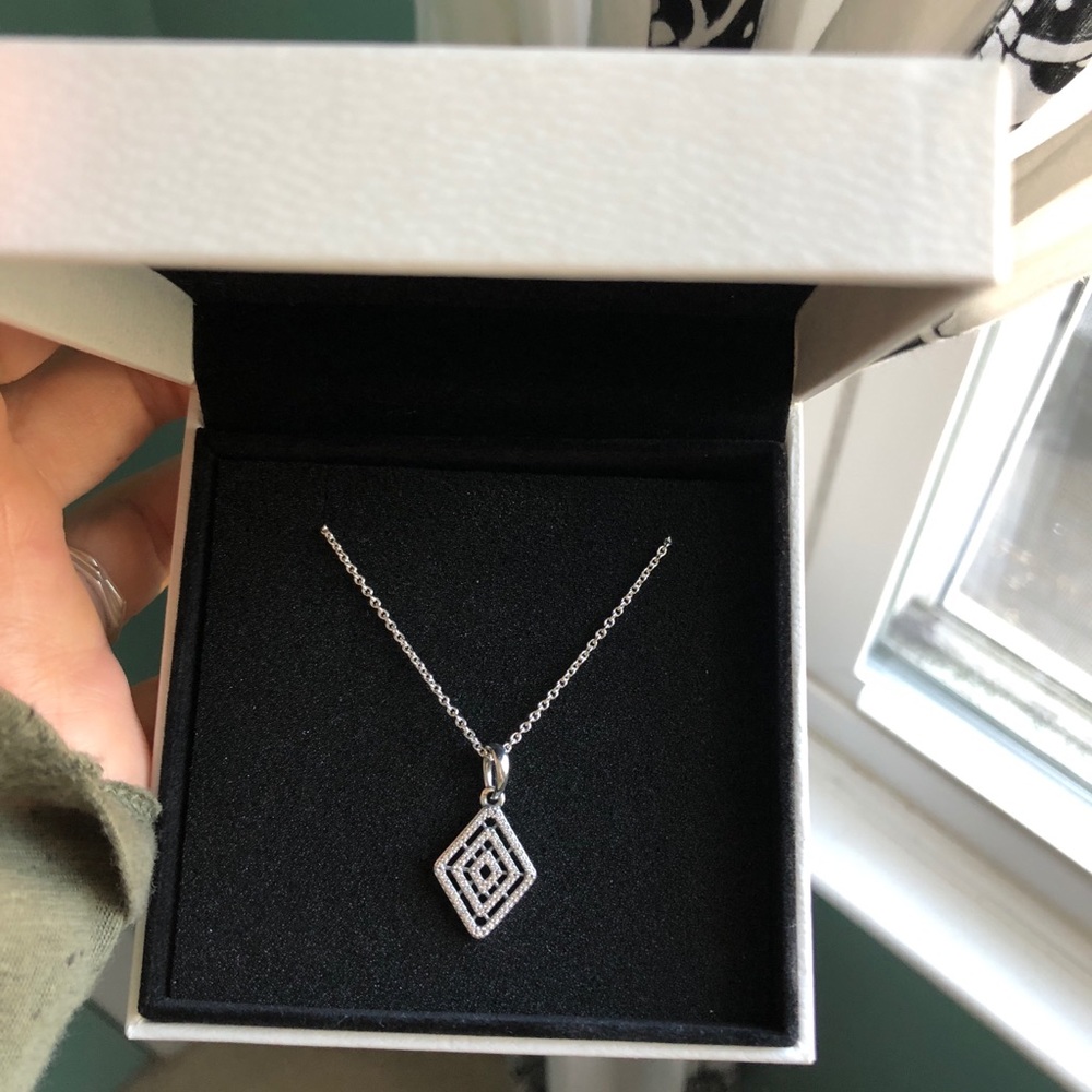 BRAND NEW Pandora necklace